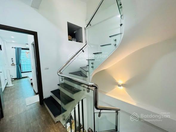 Bán nhà lô góc 33m2 x 5 tầng mặt ngõ thông phố nam dư chỉ 6,3 tỷ