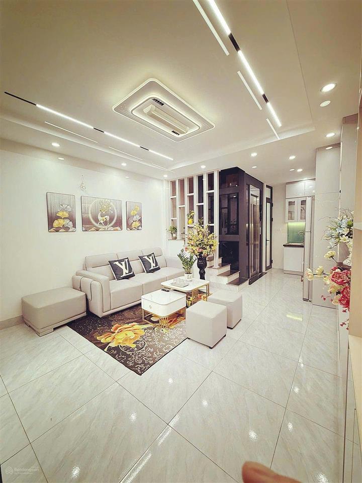 Bán nhà dân xây gần đại đồng, vĩnh hưng 35m² 5 tầng 1 tum, view hồ, ô tô đỗ cổng, chỉ 6,9 tỷ