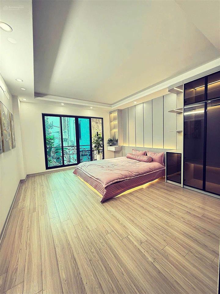 Bán nhà dân xây gần đại đồng, vĩnh hưng 35m² 5 tầng 1 tum, view hồ, ô tô đỗ cổng, chỉ 6,9 tỷ