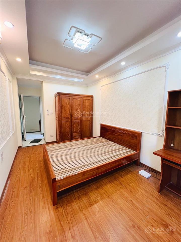 Bán nhà phố lĩnh nam  nam dư  hoàng mai  32m² 5 tầng gần chợ  mặt ngõ thông  chỉ quanh 6 tỷ