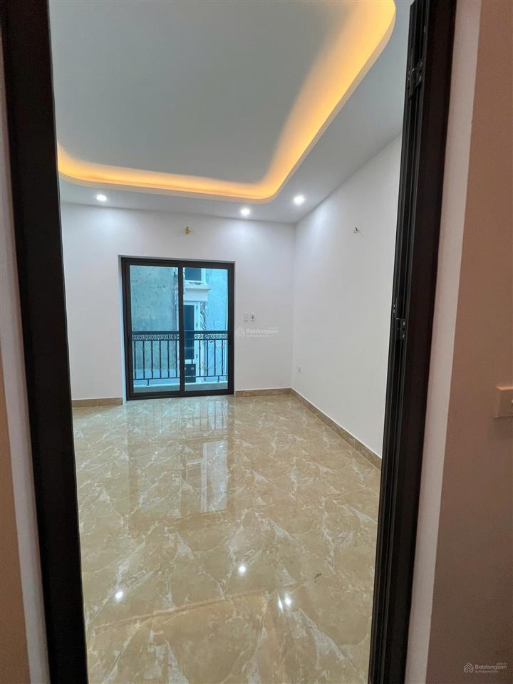 Bán nhà phường vĩnh hưng 38m 5 tầng mới ô tô nhỏ đỗ cửa không quy hoạch giá 7 tỷ