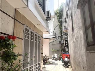 Chị hương chủ nhà cần bán nhà 5 tầng dt 36m2 tại nam dư  lô góc mặt ngõ thông  chỉ 6.15 tỷ