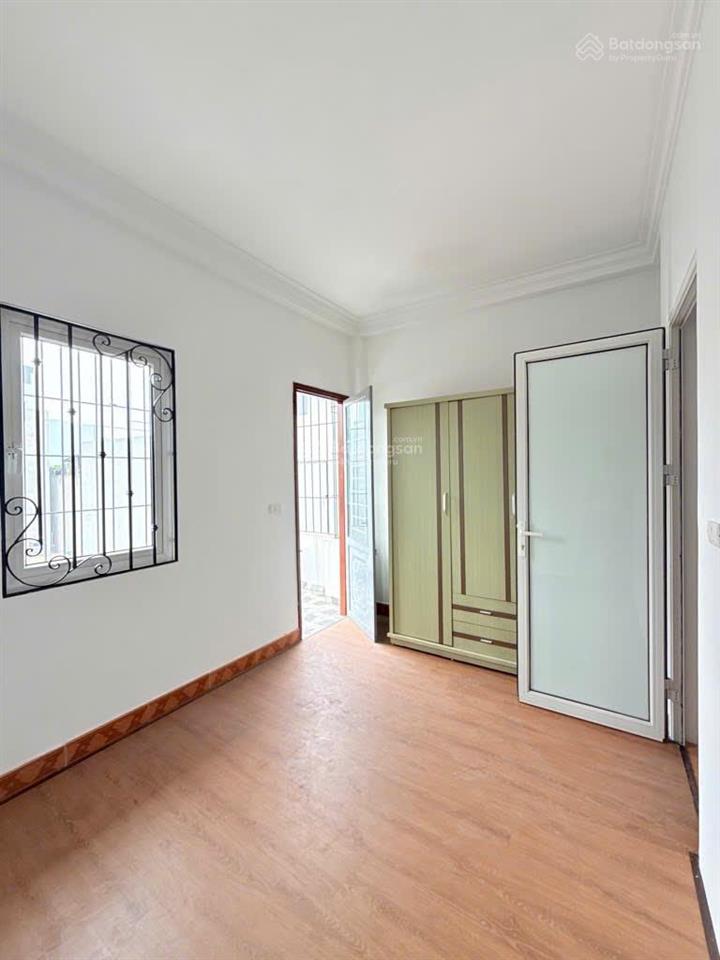 Chỉ hơn 5 tỷ sở hữu nhà 5 tầng ngay chợ đêm lĩnh nam, ngõ thông gần ô tô tránh