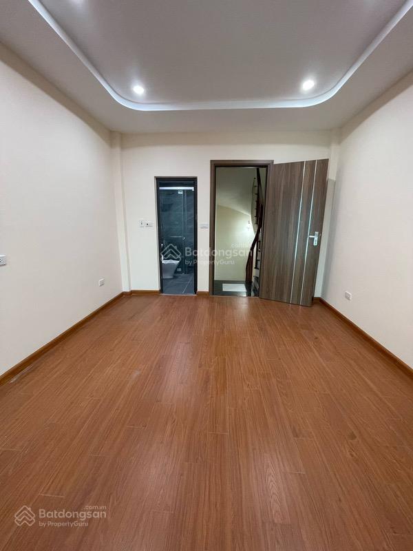 Chỉ hơn 5 tỷ sở hữu nhà 5 tầng ngay chợ đêm lĩnh nam, ngõ thông gần ô tô tránh