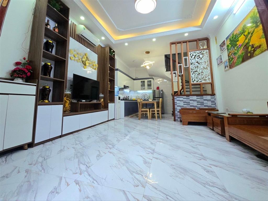 Bán nhà hoàng mai gần nam dư 31m2 5 tầng gần phố ở luôn chỉ 5 tỷ 850tr