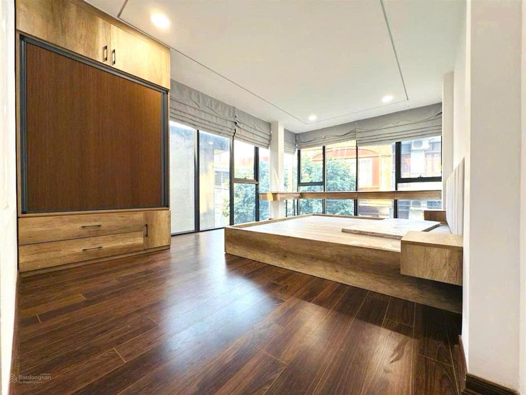 Mặt phố trung tâm hoàng mai, vỉa hè rộng, 5 tầng thang máy, giá hơn 15 tỷ