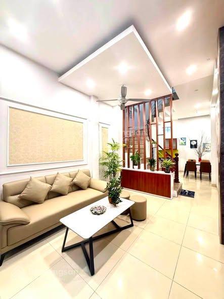 Hi.ếm! nhà lô góc tt hoàng mai  32m  5 tầng  tc 6tỷ  ngõ thông  ở ngay