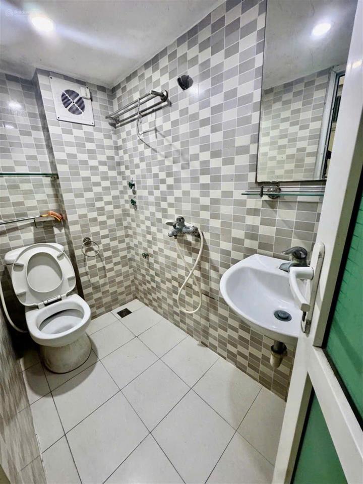 Nhà 5 tầng + 1 tum  18m  3 phòng ngủ  gần times city  giá 4,1 tỷ có thương lượng