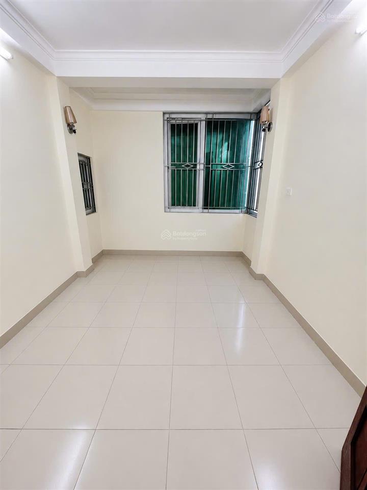 Nhà 5 tầng + 1 tum  18m  3 phòng ngủ  gần times city  giá 4,1 tỷ có thương lượng