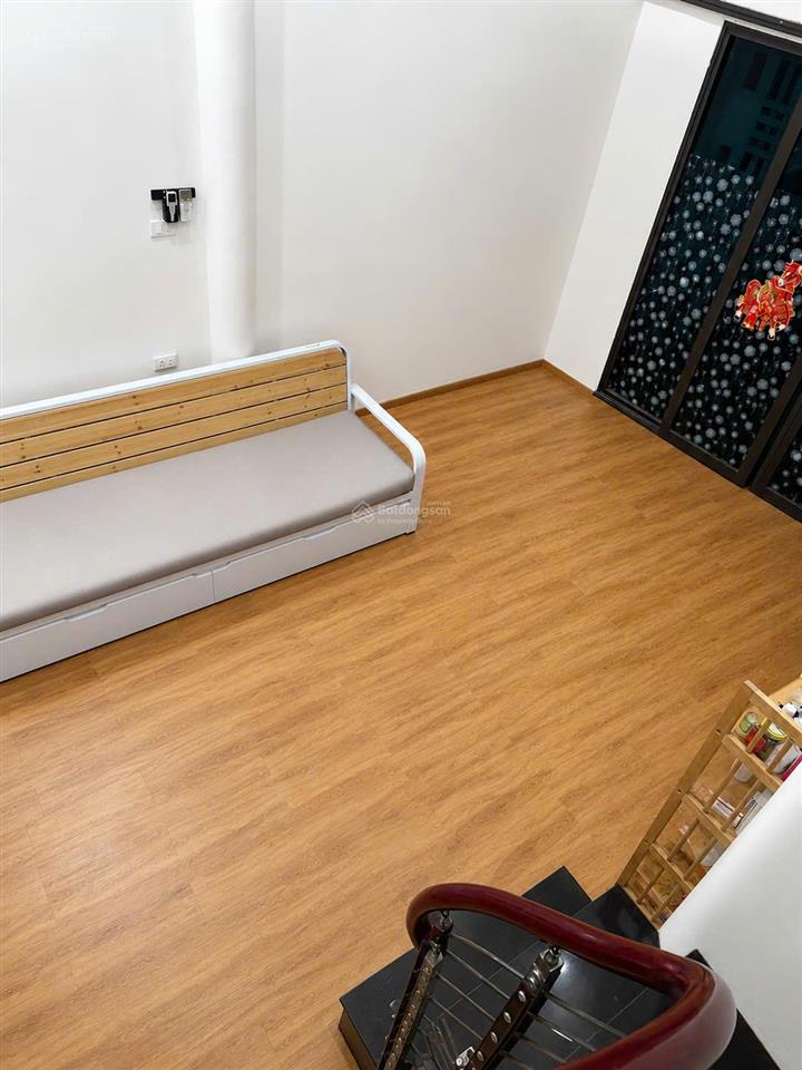 Bán nhà vĩnh tuy, hai bà trưng, 28m2, 2 tầng lô góc, ngõ thông, gần times city, giá 4,6 tỷ