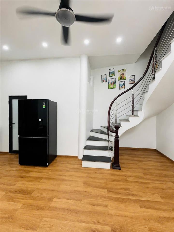 Bán nhà vĩnh tuy, hai bà trưng, 28m2, 2 tầng lô góc, ngõ thông, gần times city, giá 4,6 tỷ