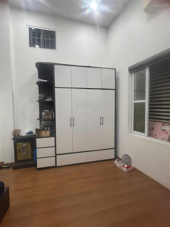 Bán nhà vĩnh tuy, hai bà trưng, 28m2, 2 tầng lô góc, ngõ thông, gần times city, giá 4,6 tỷ