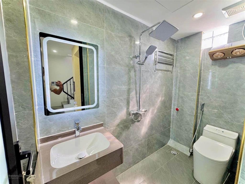 Bán nhà nguyễn đức cảnh, gần hồ đền lừ 31m2, 7 tầng thang máy giá hơn 9 tỷ giảm chào 2 tỷ