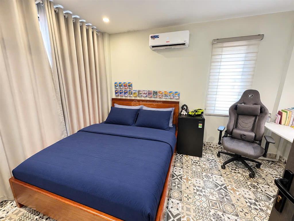 Bán nhà lô góc gần ngã tư minh khai  bạch mai, 5 tầng, 3 phòng ngủ, giá hơn 6 tỷ