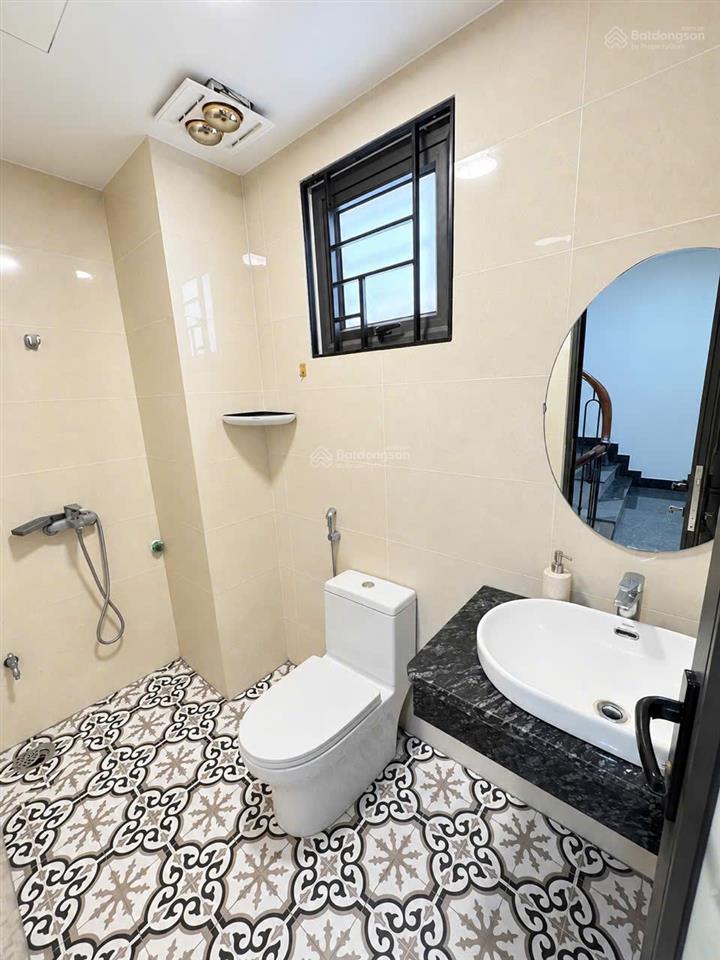 Bán nhà lô góc gần ngã tư minh khai  bạch mai, 5 tầng, 3 phòng ngủ, giá hơn 6 tỷ