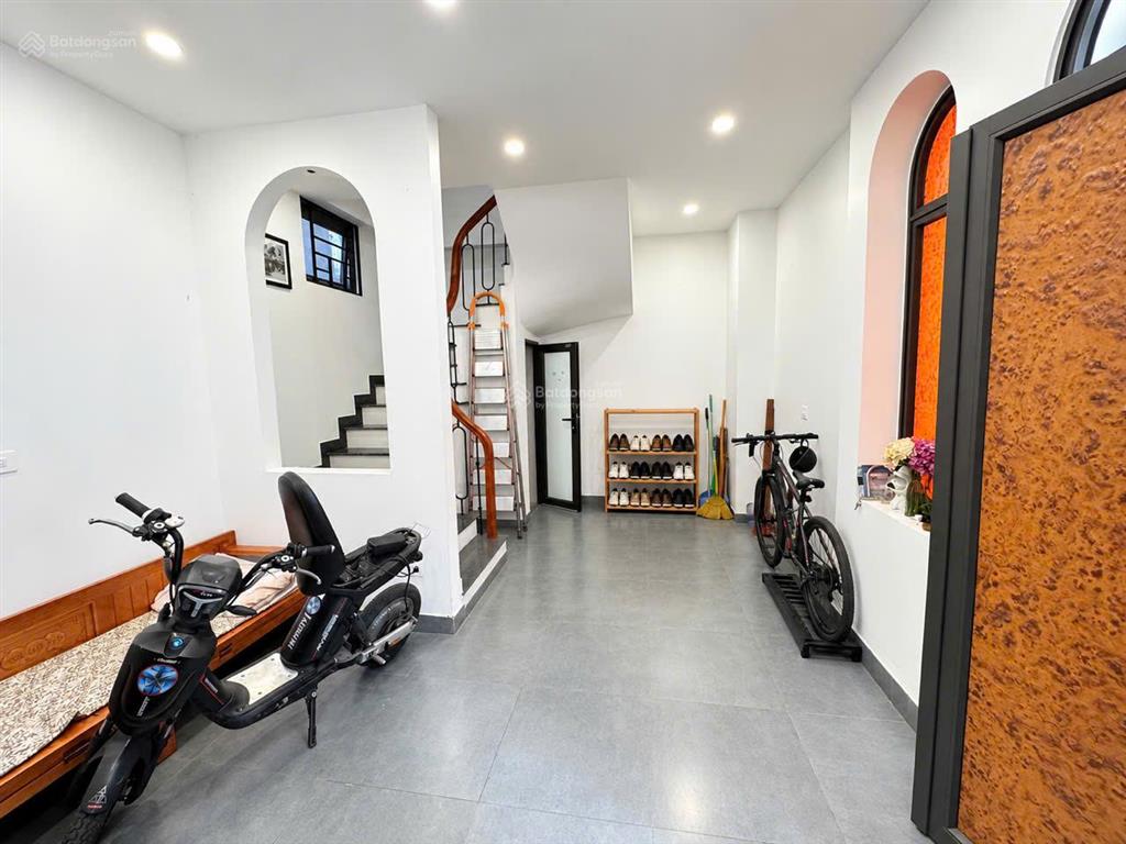 Bán nhà lô góc gần ngã tư minh khai  bạch mai, 5 tầng, 3 phòng ngủ, giá hơn 6 tỷ