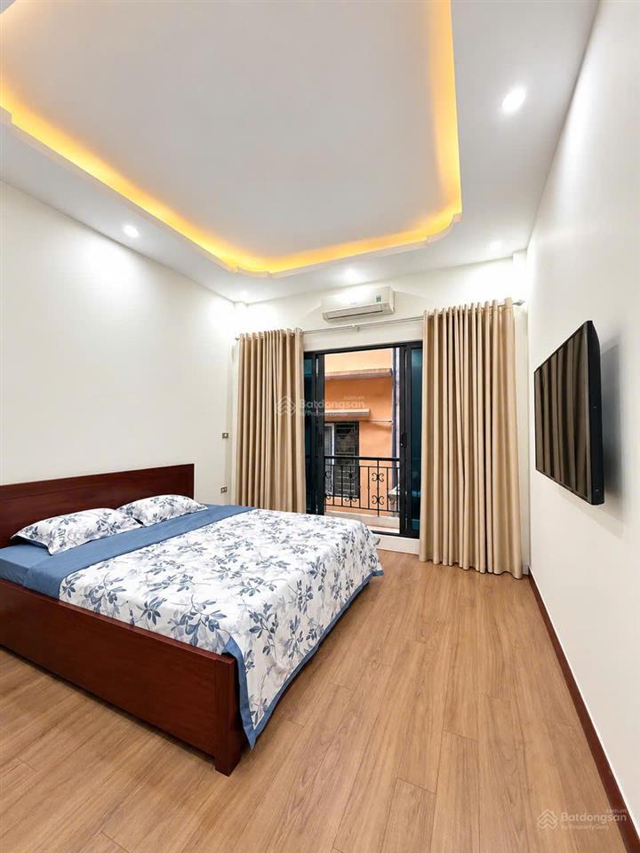 Bán nhà hoàng văn thái phân lô quân đội, dt 45m dân xây 5 tầng  ngõ thông  11 tỷ