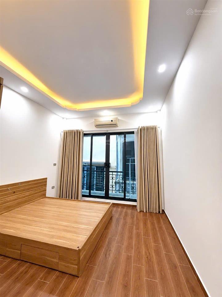 Bán nhà hoàng văn thái phân lô quân đội, dt 45m dân xây 5 tầng  ngõ thông  11 tỷ