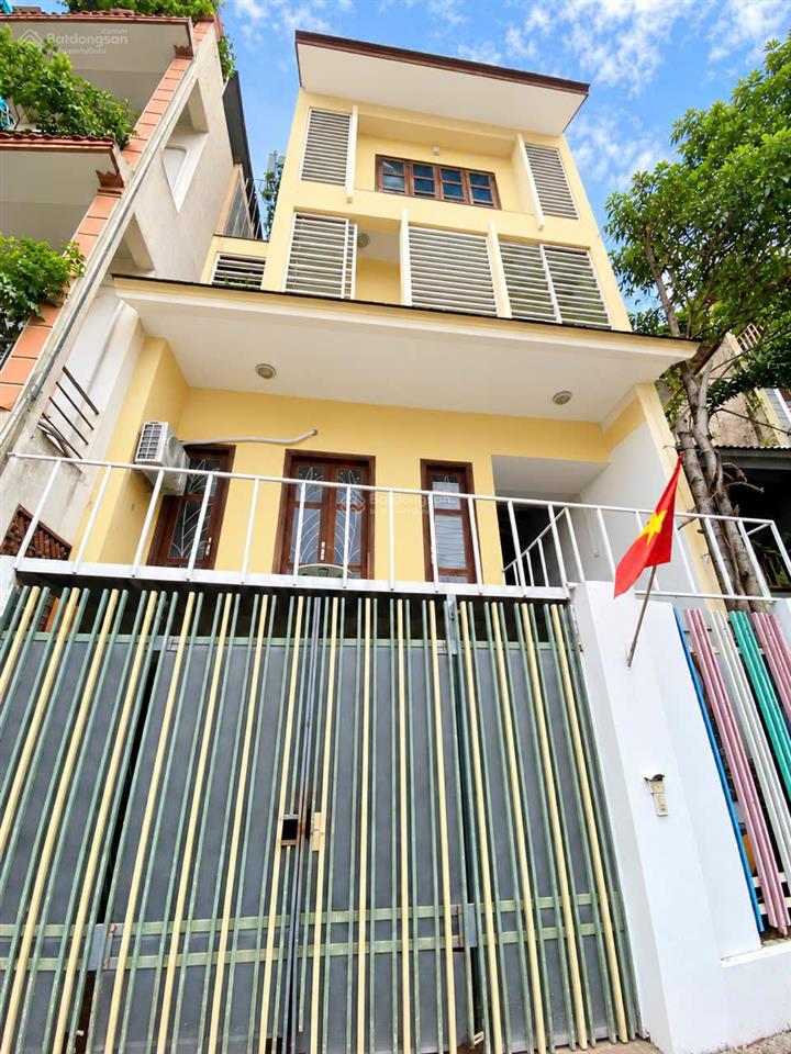 # bán nhà gần hồ kim đồng, 100m², mặt tiền 6,8m, ô tô để trong nhà giá 19.x tỷ