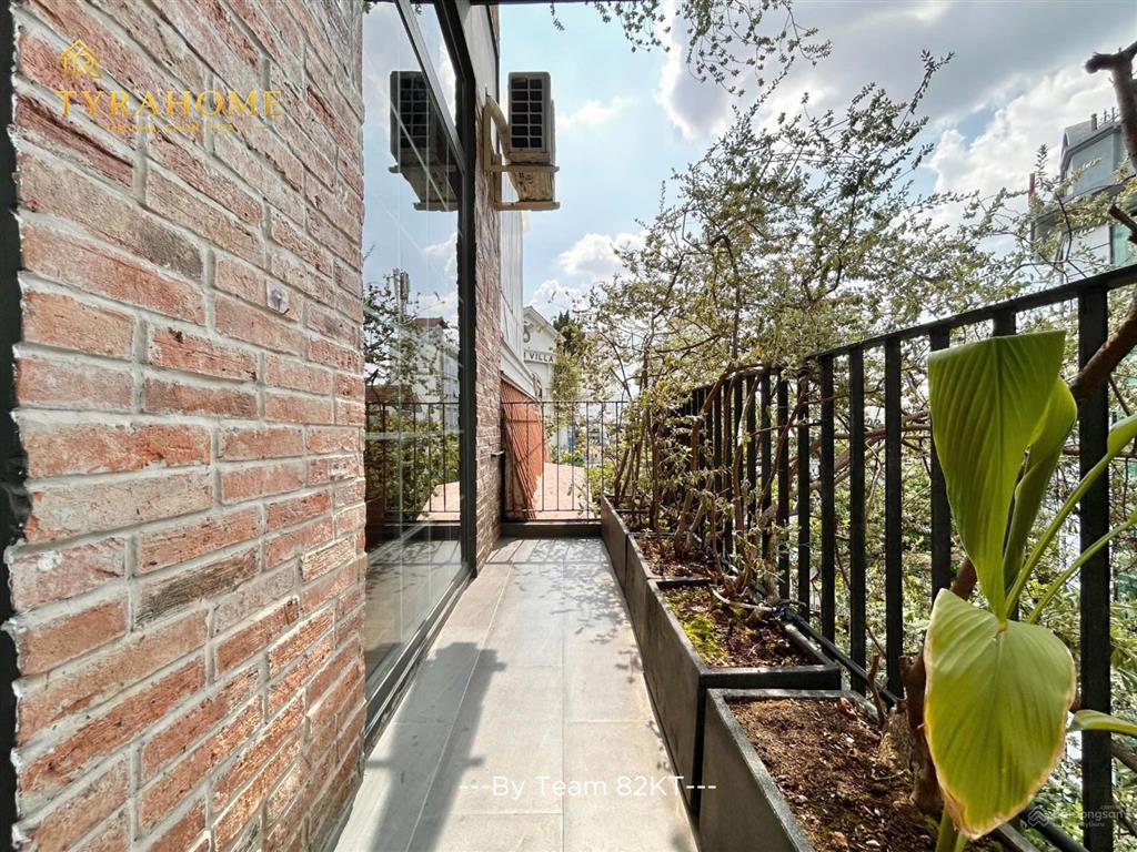 Duplex ban công ngay d2  d5. sang xịn