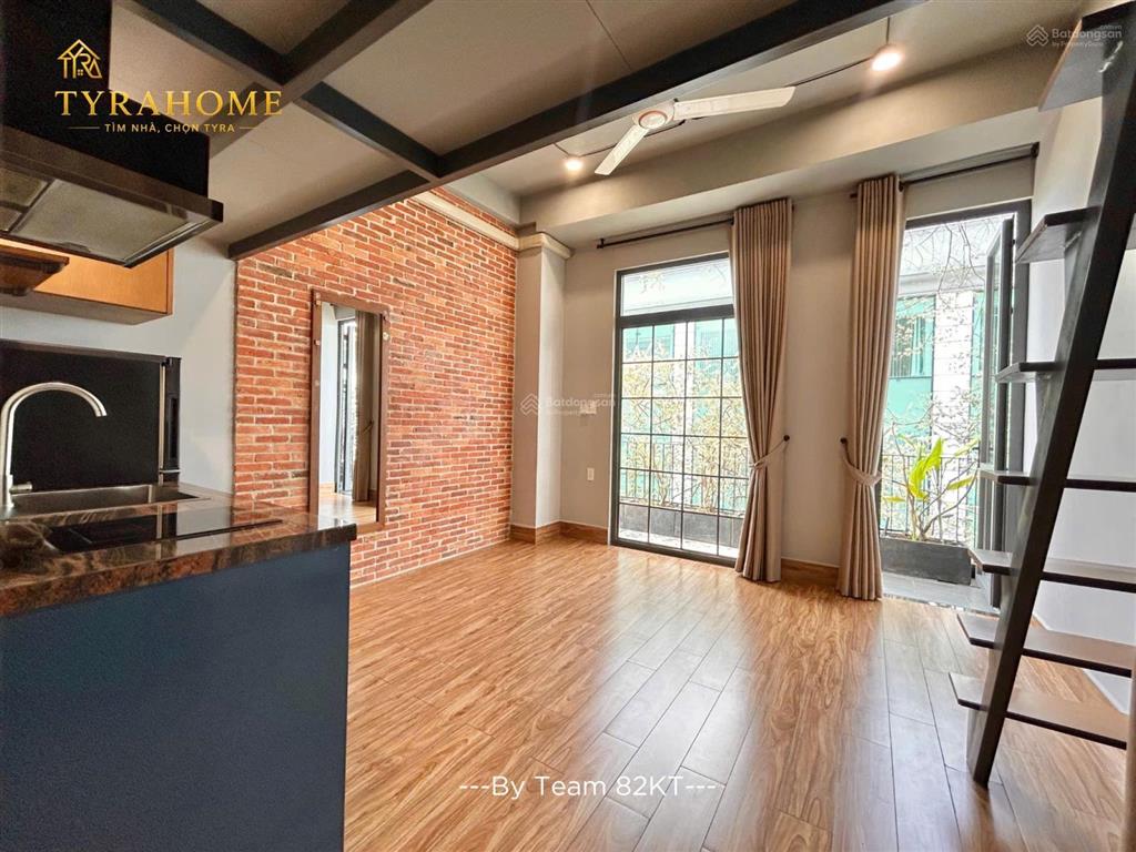Duplex ban công ngay d2  d5. sang xịn