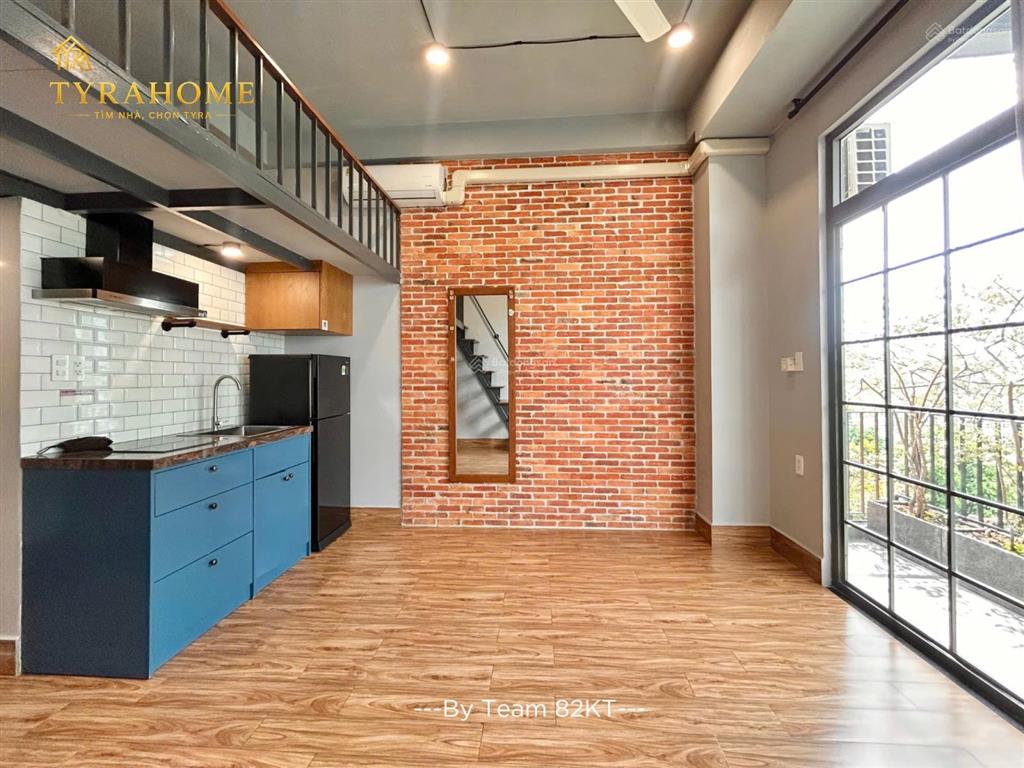 Duplex ban công ngay d2  d5. sang xịn