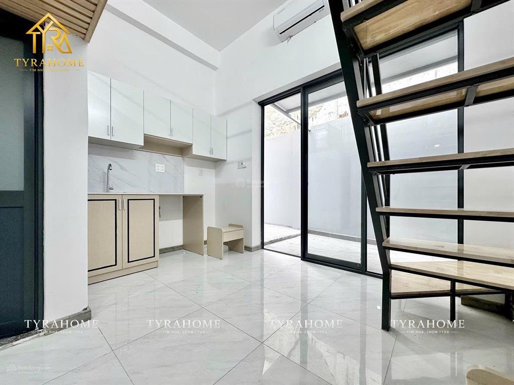 Duplex sân vườn trồng cây hoa  diện tích rộng rãi  mới 100%  gần cầu bông q1