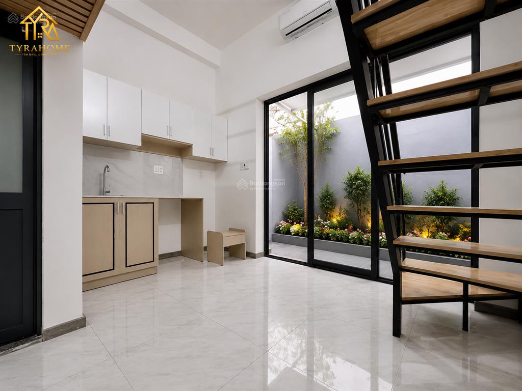 Duplex sân vườn trồng cây hoa  diện tích rộng rãi  mới 100%  gần cầu bông q1