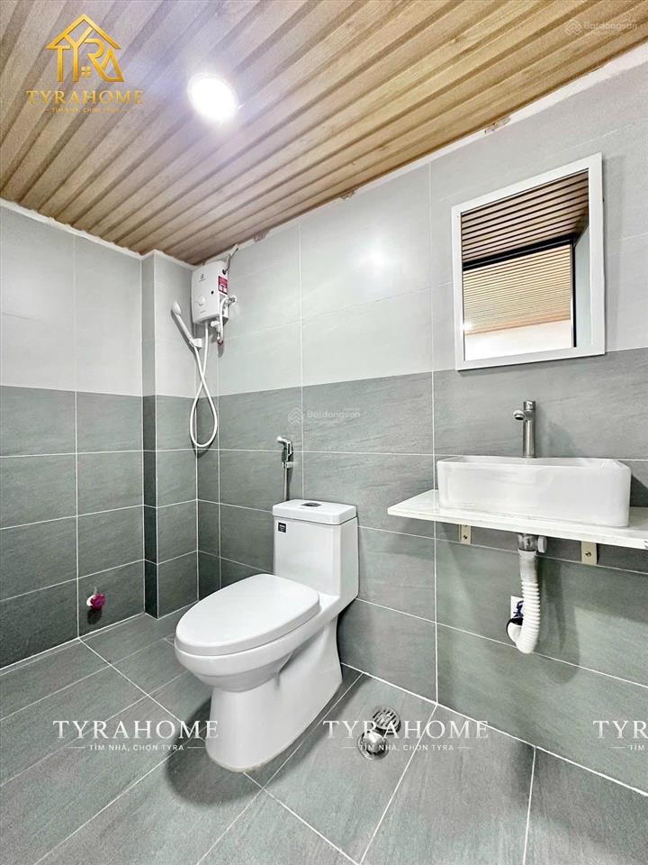 Duplex sân vườn trồng cây hoa  diện tích rộng rãi  mới 100%  gần cầu bông q1