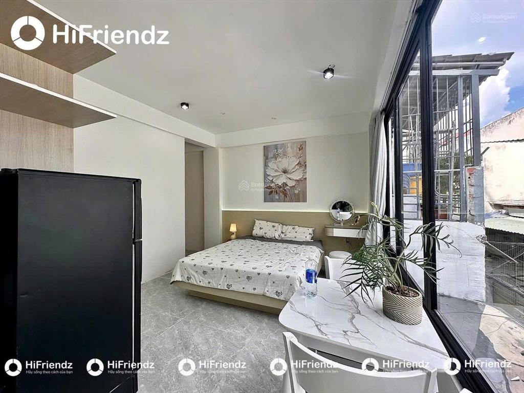 Studio cửa sổ thoáng mát ngay gần mercedes quang trung  tiện qua nhà ga t3