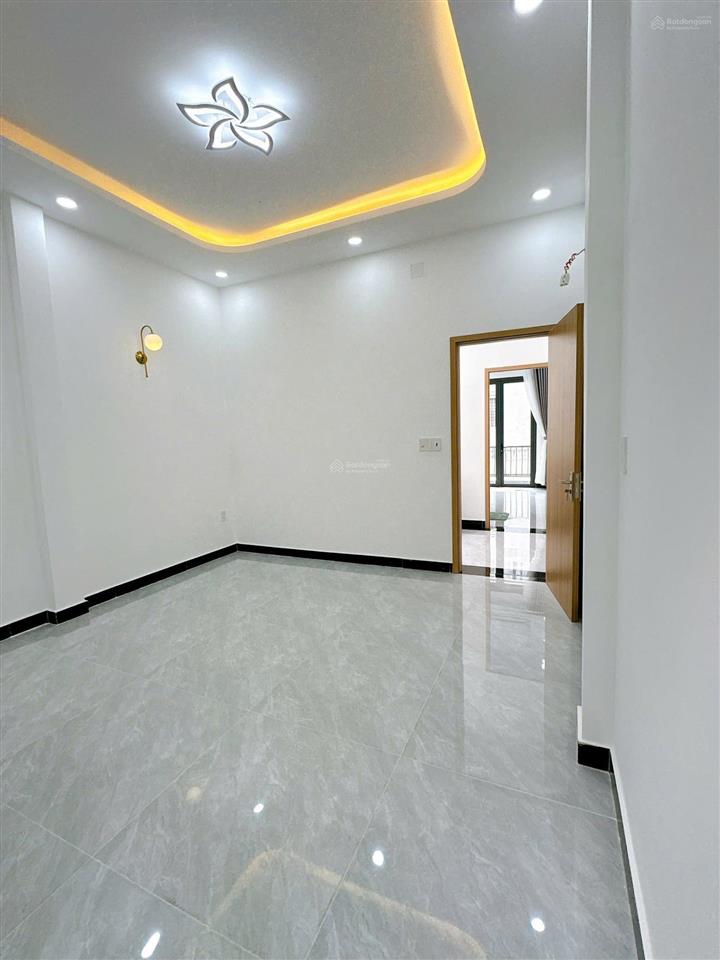 Hxh nhỉnh 5tỷ tân kỳ tân quý, 4x14m, đúc 1 trệt 1 lầu 3pn 3wc, 1 phòng thờ ban công