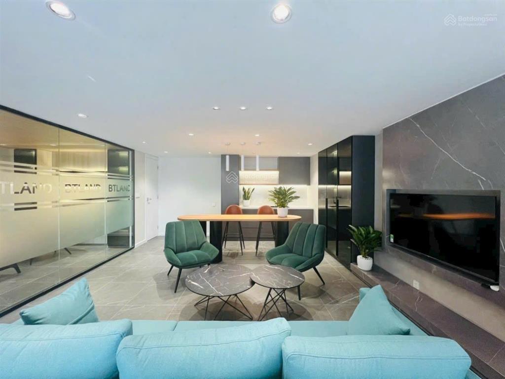 Cho thuê shophouse vinhomes symphony mặt tiền 15m hiếm, ngay cạnh sảnh cư dân
