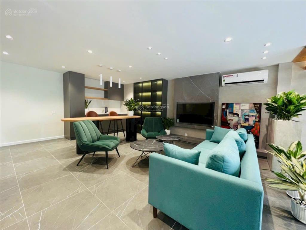 Cho thuê shophouse vinhomes symphony mặt tiền 15m hiếm, ngay cạnh sảnh cư dân