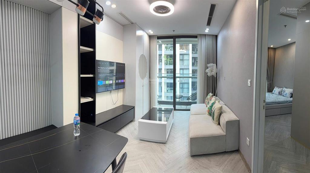 Cho thuê gấp căn hộ 2pn, 2wc, 65m2 tại vinhomes symphony riverside, nội thất siêu đẹp mới tinh 100%