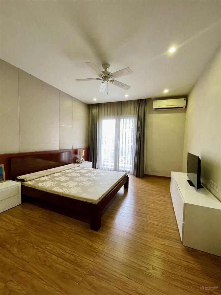 Cho thuê biệt thự song lập vinhomes riverside 270m2 có thang máy giá cực kỳ hợp lý