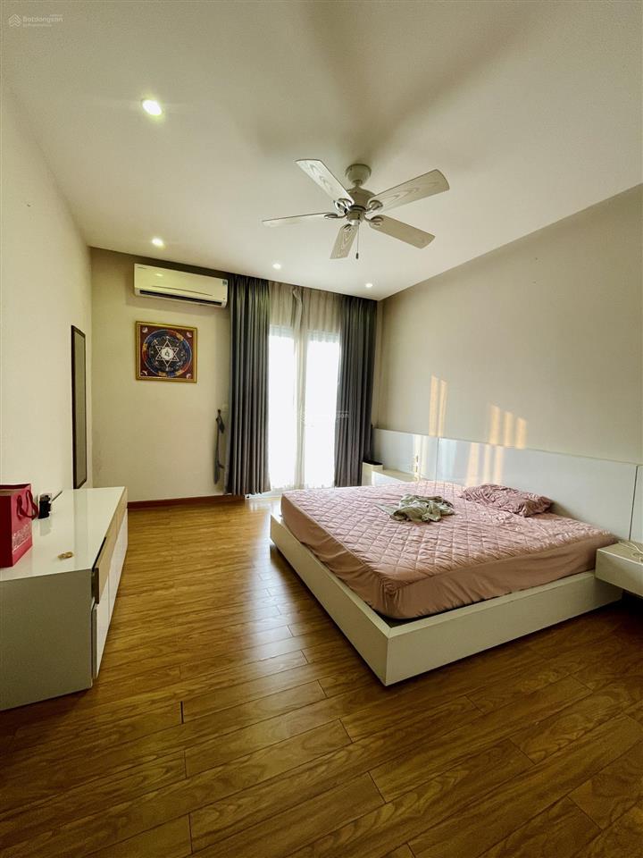 Cho thuê biệt thự song lập vinhomes riverside 270m2 có thang máy giá cực kỳ hợp lý