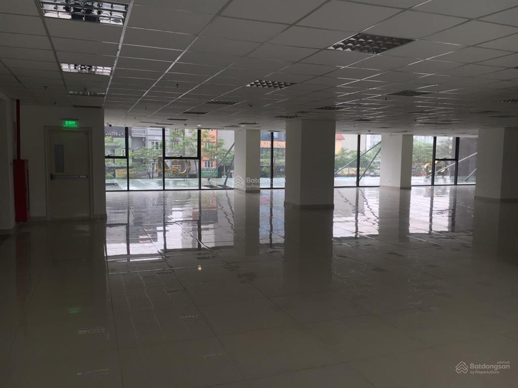 Cho thuê văn phòng tại hoàng quốc việt diện tích 158m2, giá 39 triệu (bao gồm thuế và phí dịch vụ)