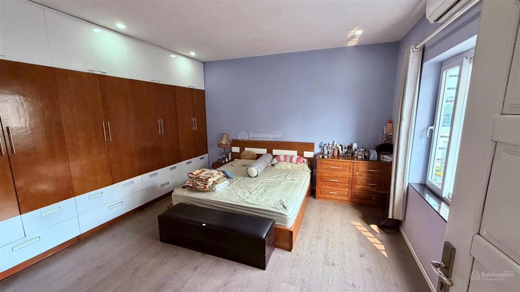 Bán căn hộ chung cư tại phố văn cao diện tích 140m2, 3 ngủ +1 giá 12,9 tỷ full nội thất có slot ôtô