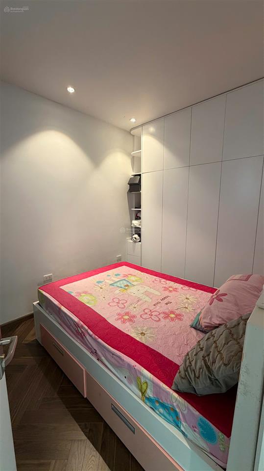 Bán căn hộ chung cư tại phố văn cao diện tích 140m2, 3 ngủ +1 giá 12,9 tỷ full nội thất có slot ôtô