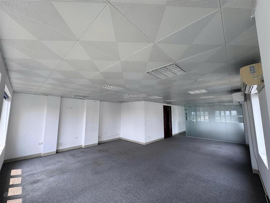 Cho thuê văn phòng tại nguyễn văn ngọc diện tích 80m2 giá 22 triệu mặt bằng vuông vắn, thoáng đẹp