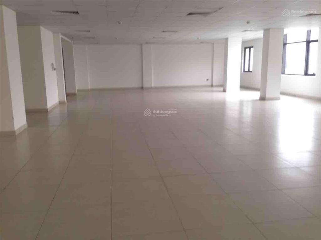 Cho thuê văn phòng tại phố xã đàn, 18 triệu, diện tích 120m2 mặt bằng vuông vắn, vị trí thuận tiện