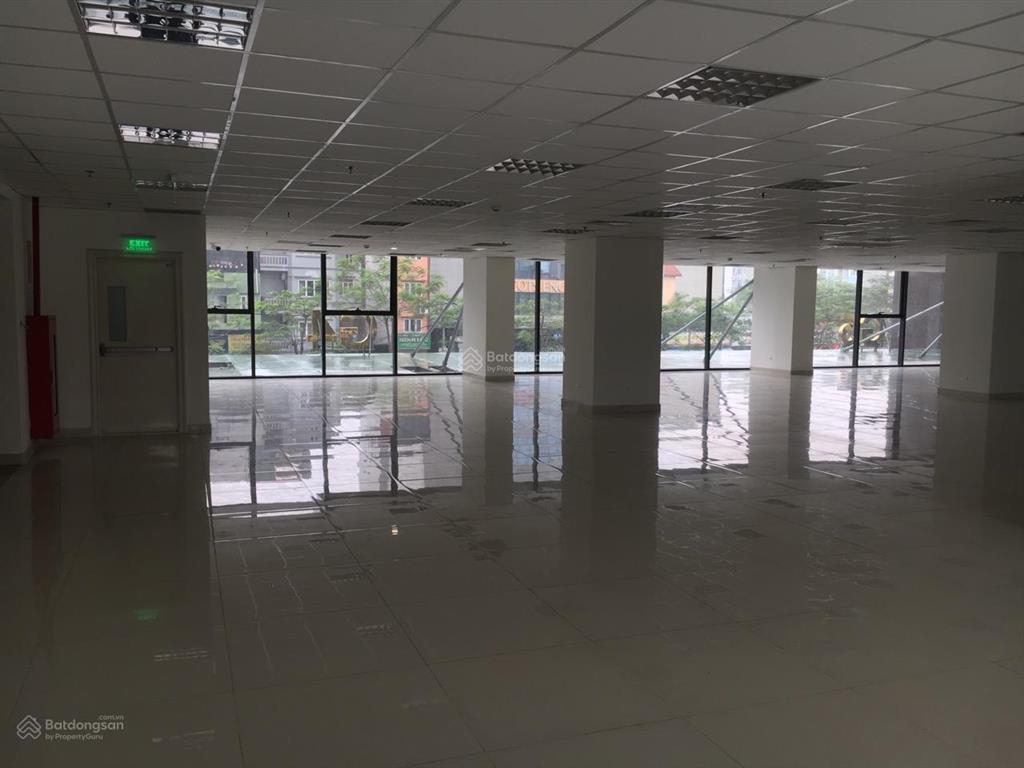 Cho thuê mặt bằng tại nguyễn chí thanh diện tích 1005 m2, 678.262đ/m2 mặt bằng ngay t1 thuận tiện