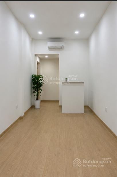 Cho thuê mặt bằng mặt tiền tại phố hoàng cầu diện tích 10m2, giá 9 triệu bao gồm vat và phí dịch vụ