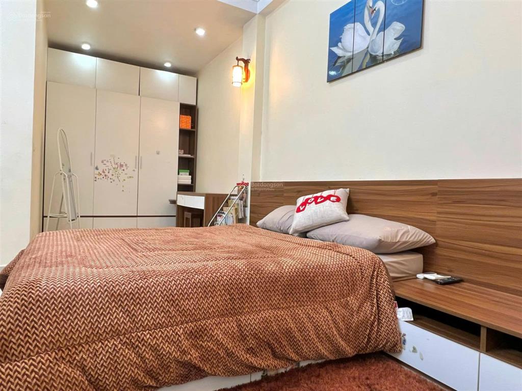 Cho thuê căn hộ tại ngõ 4 liễu giai, diện tích 80m2, 1 ngủ, giá 9 triệu, đầy đủ nội thất mới ở ngay