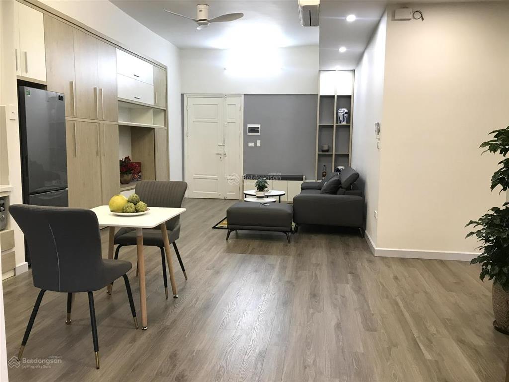 Cho thuê căn hộ tại chung cư 130 đốc ngữ, diện tích 140m2, 3 ngủ, giá 18 triệu nội thất cơ bản