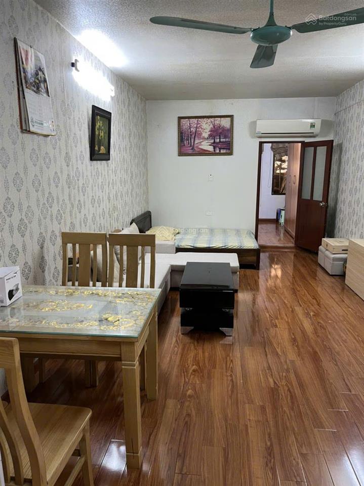 Cho thuê căn hộ tập thể tại kim mã diện tích 50m2, 2 ngủ, giá 6 triệu, nội thất cơ bản vào ở ngay