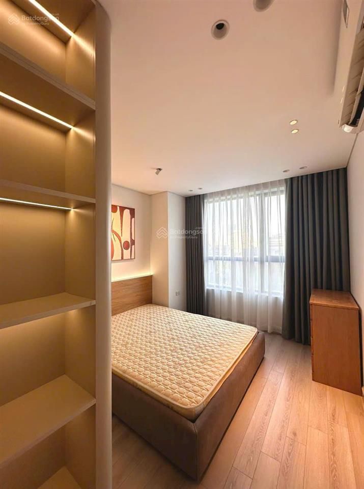 Cho thuê căn hộ tại chung cư số 8 nguyên hồng diện tích 60m2, 2 ngủ, giá 18 triệu full nội thất mới