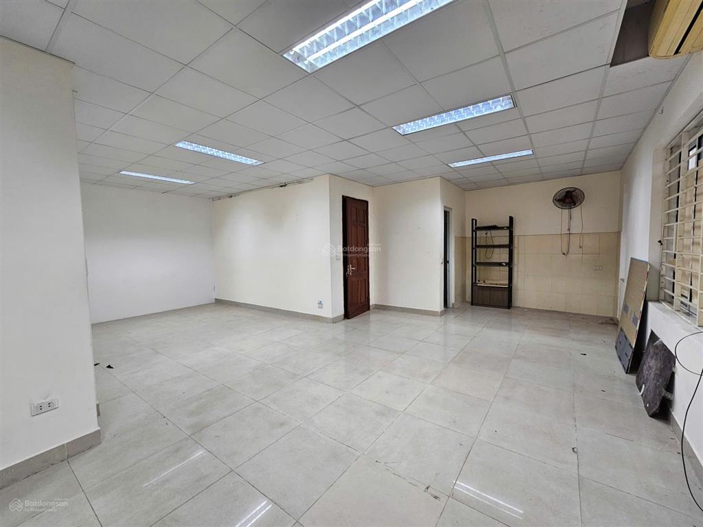 Cho thuê văn phòng tại ngõ 612 đê la thành diện tích 50m2, giá 7,5 triệu đang trống, vào ngay
