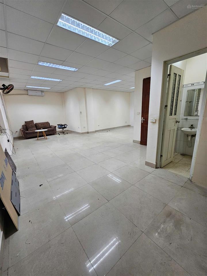 Cho thuê văn phòng tại ngõ 612 đê la thành diện tích 50m2, giá 7,5 triệu đang trống vào luôn