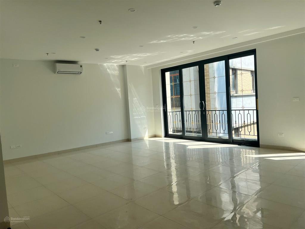 Cho thuê văn phòng tại 165 thái hà diện tích 70m2 giá 15 triệu vị trí trung tâm, mặt bằng vuông